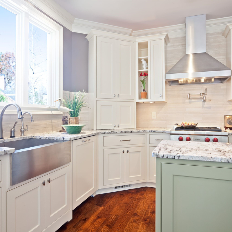 RTA Solid Wood Villa House Furniture الأبيض والأخضر Shaker Style Kitchen Cabinet with Counter Top